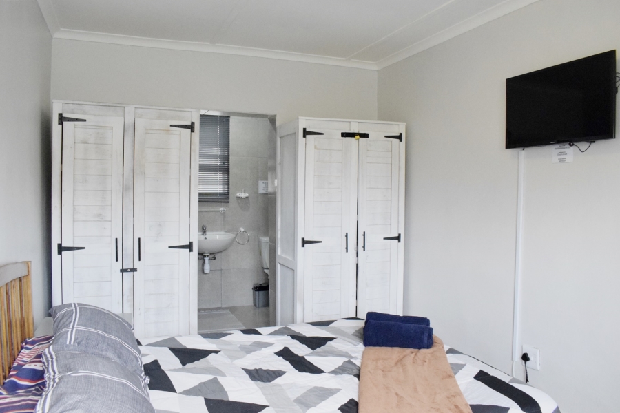 5 Bedroom Property for Sale in Struisbaai Western Cape